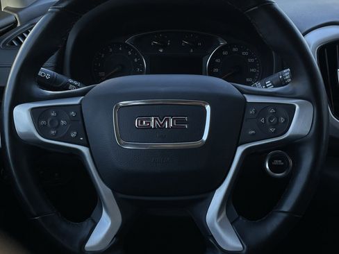 Used 2024 GMC Terrain SLT image 14