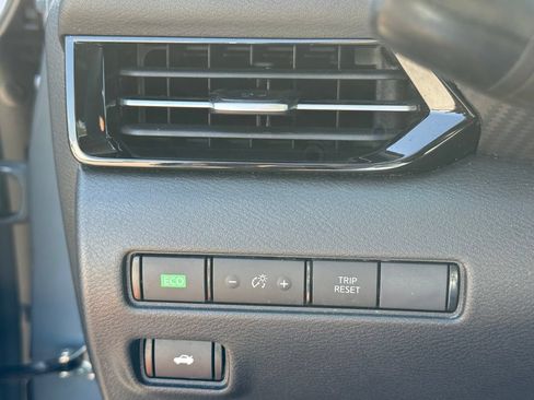 Used 2025 Nissan Sentra SR FWD image 19