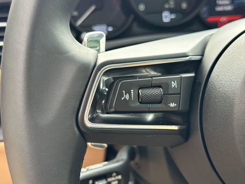 Certified 2025 Porsche Macan image 28