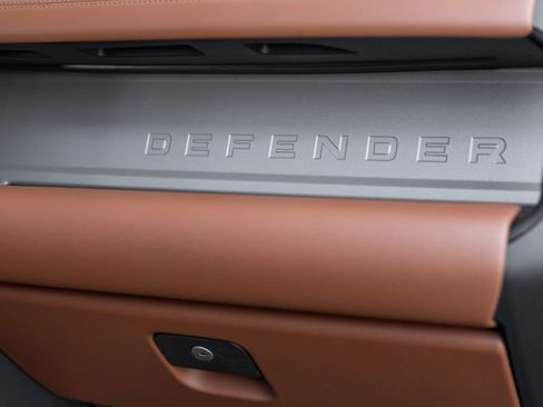 Used 2026 Land Rover Defender 110 OCTA AWD/4WD image 32