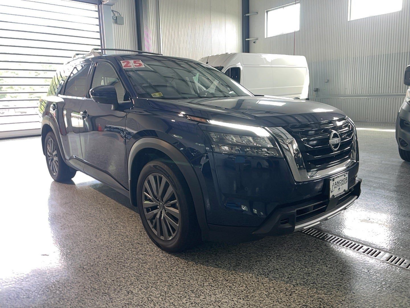 Used 2025 Nissan Pathfinder SL w/ SL Premium Package AWD/4WD image 1