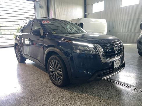 Used 2025 Nissan Pathfinder SL w/ SL Premium Package AWD/4WD image 1