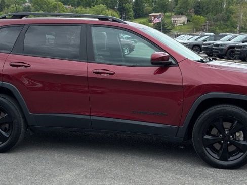 Used 2020 Jeep Cherokee Latitude Plus AWD/4WD image 11