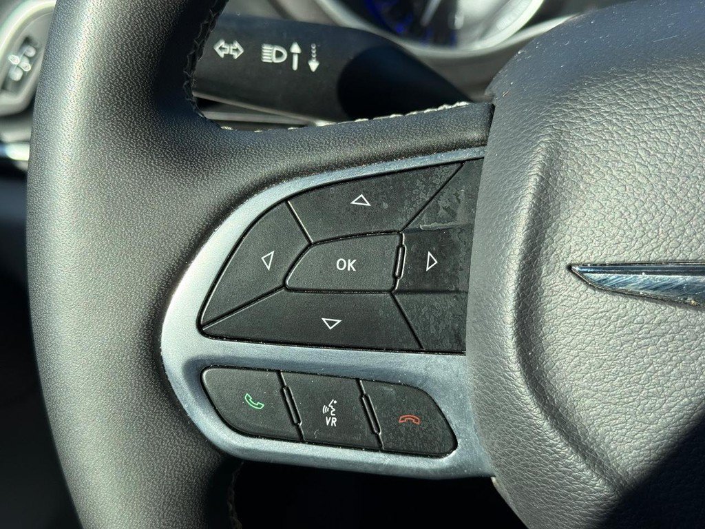 Used 2024 Chrysler Pacifica Touring-L FWD image 15