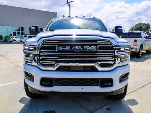 Used 2025 RAM 2500 Laramie AWD/4WD image 4