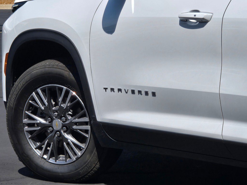 Certified 2026 Chevrolet Traverse LT AWD/4WD image 16