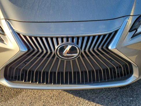 Used 2020 Lexus ES 350 w/ Premium Package image 4