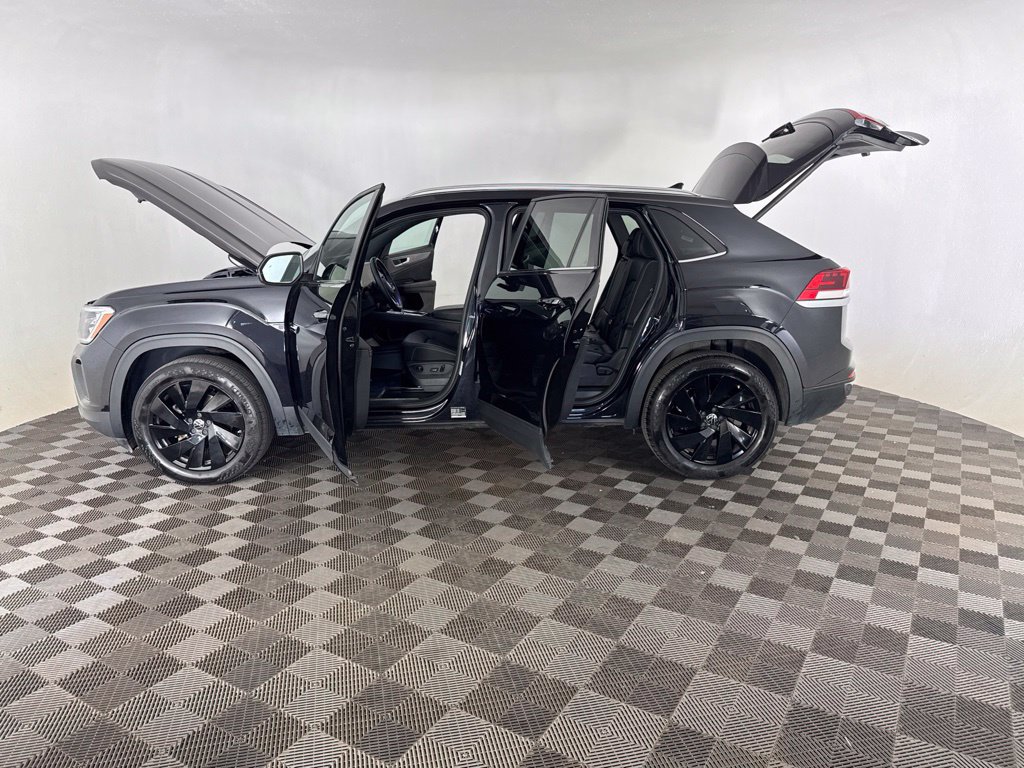 Used 2025 Volkswagen Atlas Cross Sport SE AWD/4WD image 14