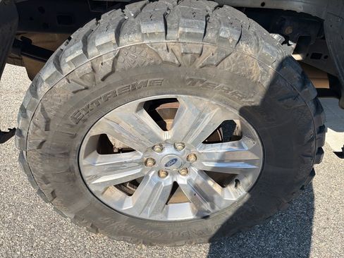 Used 2018 Ford F150 XLT w/ Equipment Group 302A Luxury image 9