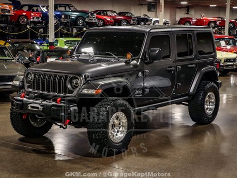 Used 2018 Jeep Wrangler Unlimited Sahara AWD/4WD image 45