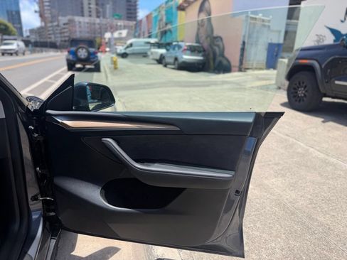Used 2023 Tesla Model Y Long Range AWD/4WD image 16