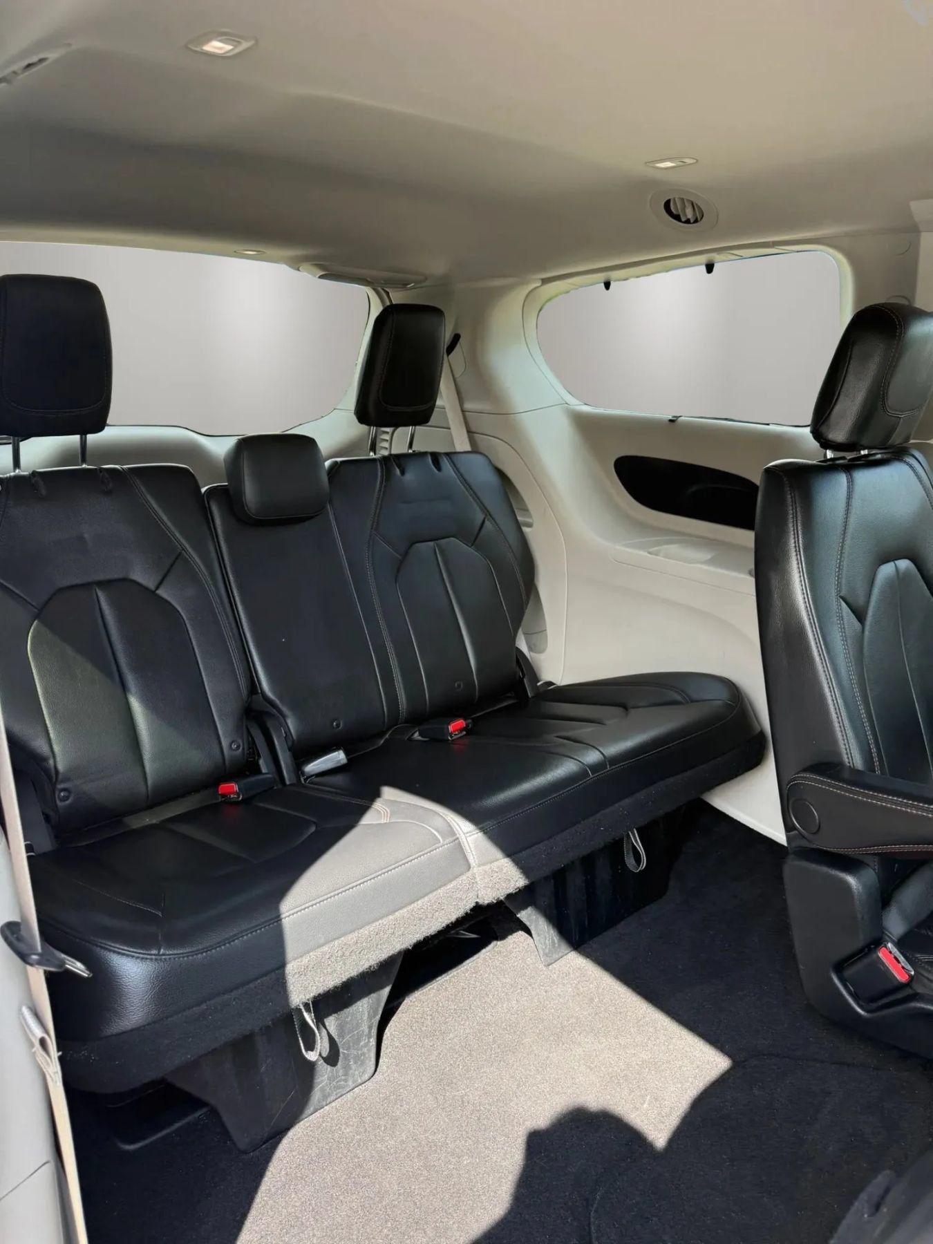 Used 2017 Chrysler Pacifica Touring-L FWD image 26