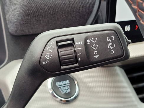 Used 2025 Ford Explorer Active RWD image 33