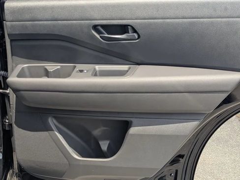 Certified 2025 Nissan Pathfinder SV w/ SV Premium Package FWD image 16