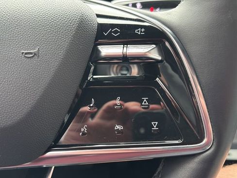 Used 2024 Cadillac Lyriq Luxury RWD image 24
