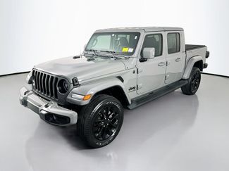 Used 2023 Jeep Gladiator Overland AWD/4WD video 3