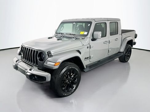 Used 2023 Jeep Gladiator Overland AWD/4WD image 3
