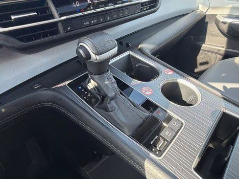 Certified 2025 Toyota Sienna XLE FWD image 22