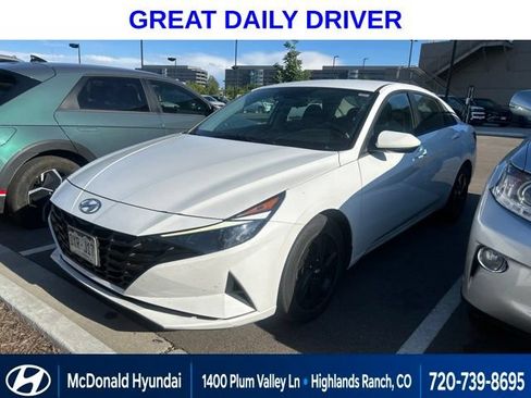 Used 2023 Hyundai Elantra SEL w/ Preferred Accessory Package FWD image 1