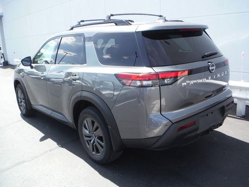 Used 2022 Nissan Pathfinder SV w/ SV Premium Package image 10