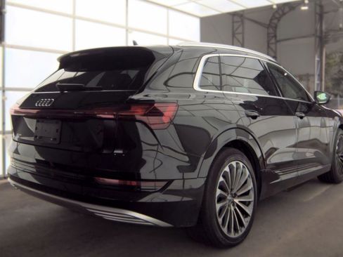 Used 2019 Audi e-tron Prestige w/ Prestige Package AWD/4WD image 6