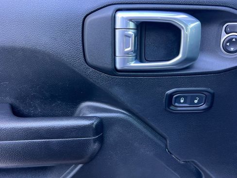 Used 2021 Jeep Gladiator Rubicon w/ LED Lighting Group image 11