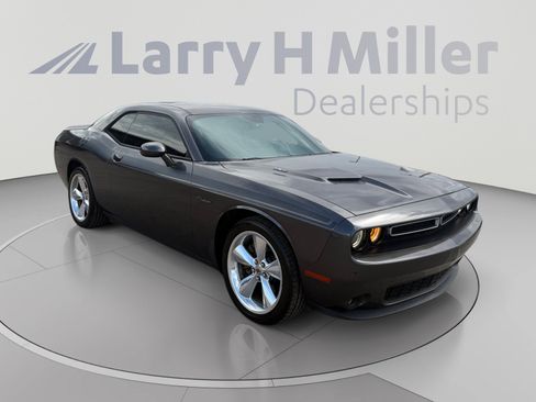 Used 2017 Dodge Challenger R/T Plus RWD image 7