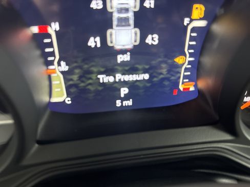 New 2025 Jeep Gladiator High Tide image 21