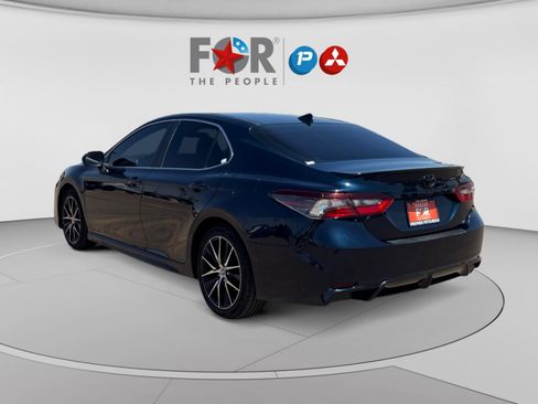 Used 2021 Toyota Camry SE FWD image 3