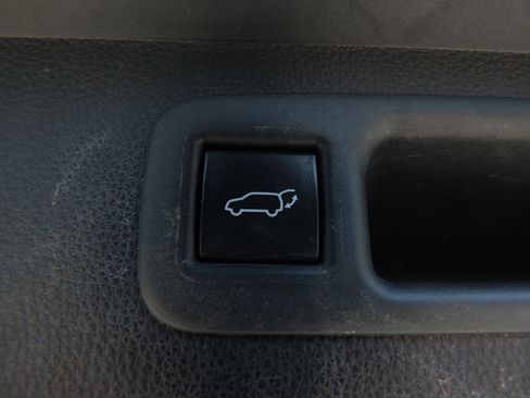 Used 2020 Toyota Highlander Limited FWD image 18