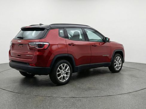 Used 2025 Jeep Compass Limited image 9