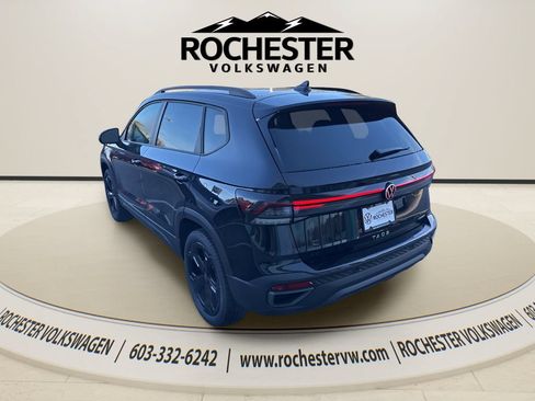 Used 2026 Volkswagen Taos SE AWD/4WD image 6