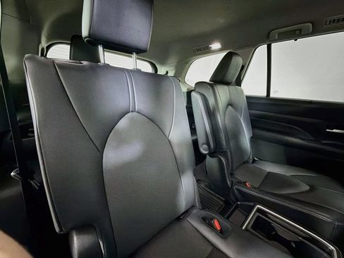 Used 2025 Toyota Grand Highlander AWD image 24