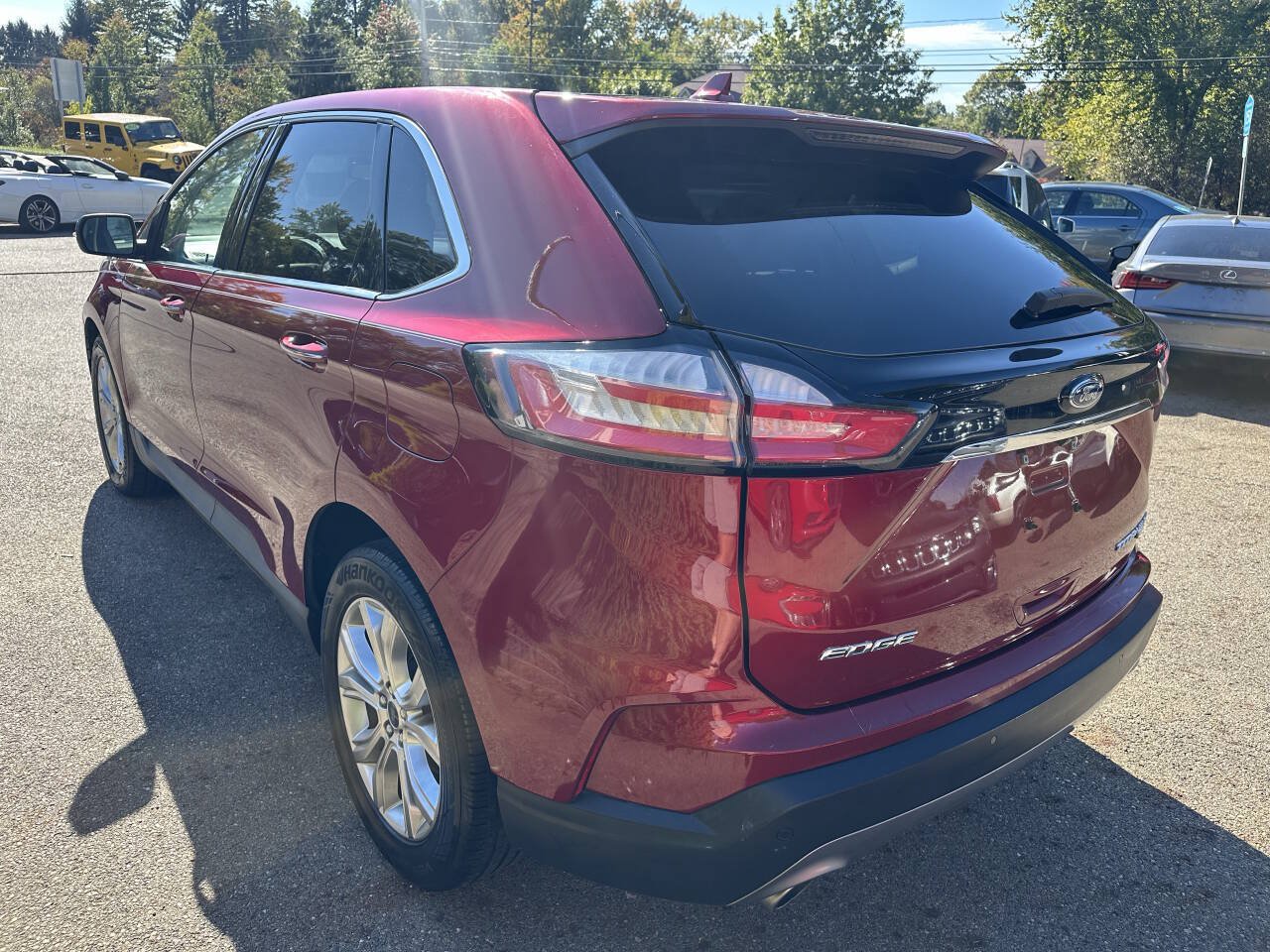Used 2019 Ford Edge Titanium w/ Cold Weather Package FWD image 4
