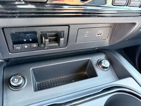 Used 2021 Nissan Titan PRO-4X w/ Pro-4x Convenience Package AWD/4WD image 12