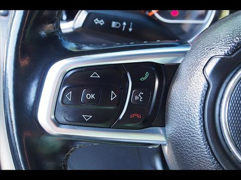 Used 2018 Jeep Wrangler Unlimited Sahara image 28