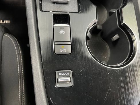 Used 2024 Nissan Rogue S FWD image 50