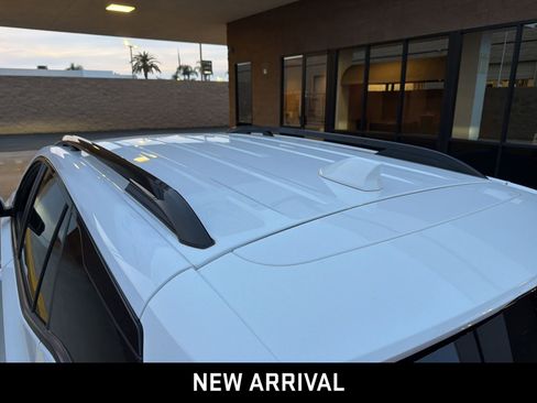 Used 2022 GMC Terrain SLE w/ Driver Convenience Package image 8