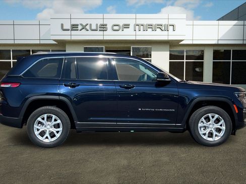 Used 2023 Jeep Grand Cherokee Limited w/ Trailer Tow Prep Group (B) AWD/4WD image 8