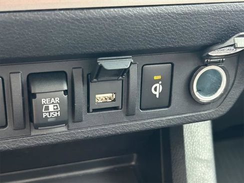 Certified 2020 Toyota Tacoma Limited image 32