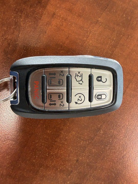 Used 2025 Chrysler Pacifica Limited FWD image 33