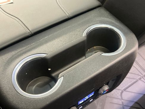 Used 2025 Chevrolet Tahoe Z71 w/ Comfort Package image 47