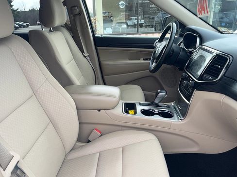 Used 2019 Jeep Grand Cherokee Laredo w/ Security & Convenience Group image 16