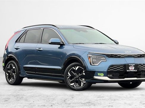 Certified 2023 Kia Niro Wave image 2