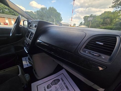 Used 2013 Dodge Grand Caravan SE FWD image 25