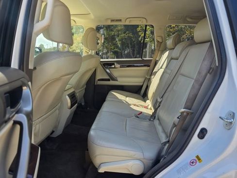 Used 2018 Lexus GX 460 Premium w/ Premium Package AWD/4WD image 28