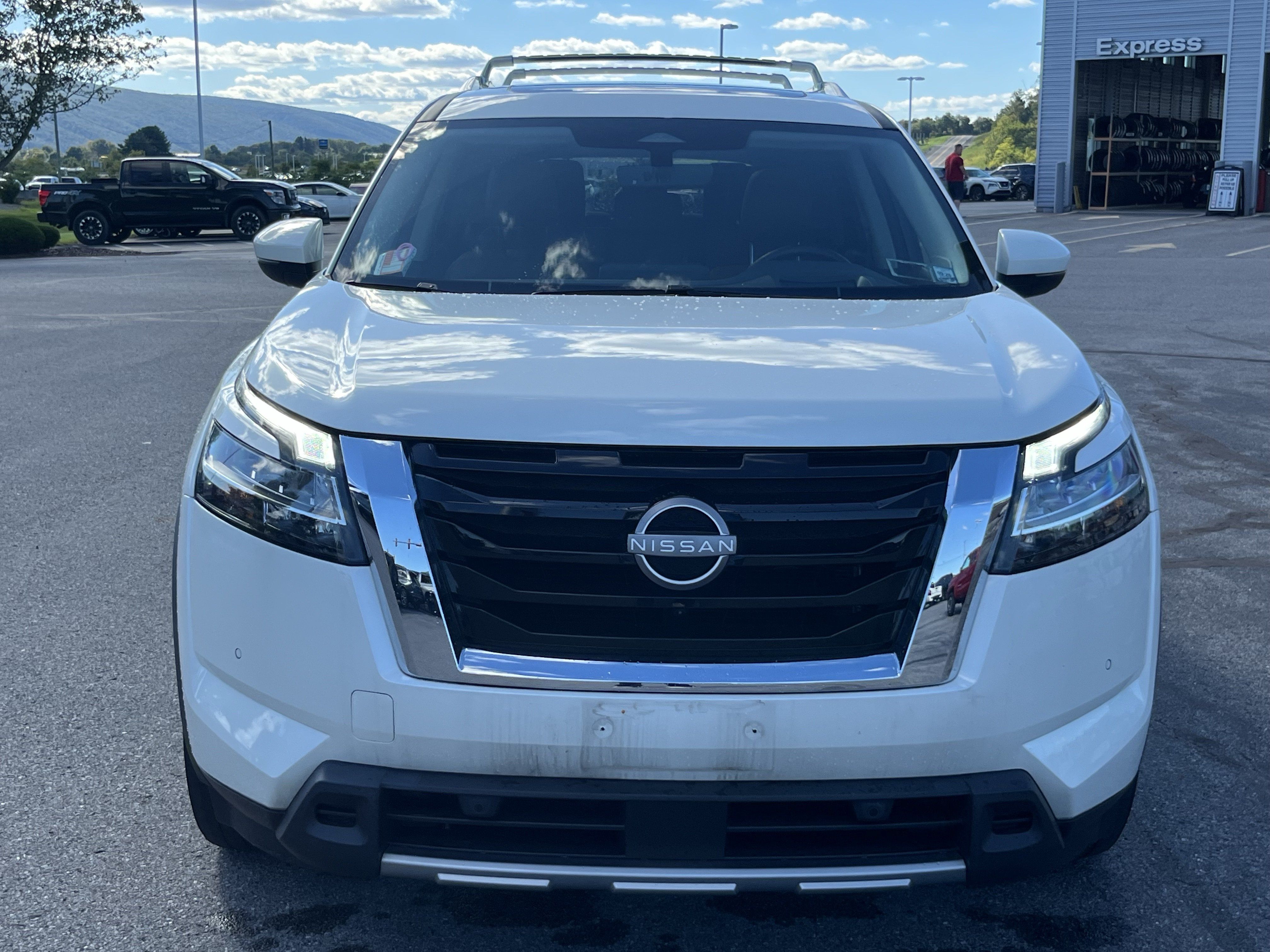 Used 2024 Nissan Pathfinder Platinum w/ Cargo Package AWD/4WD image 10