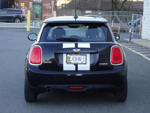 Used 2017 MINI Cooper 2-Door Hardtop image 6
