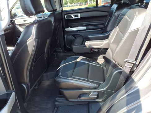 Used 2022 Ford Explorer XLT w/ Equipment Group 202A AWD/4WD image 11