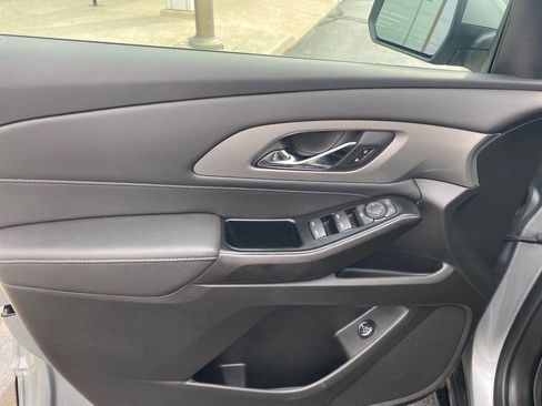 Used 2023 Chevrolet Traverse LT image 20